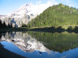 rainier from aurora lake